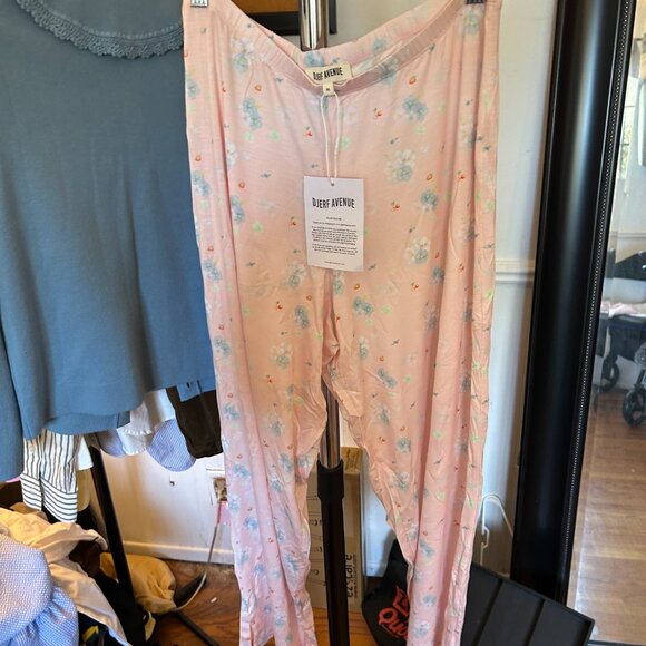 Djerf Avenue Go Slow PJ set - Picture 4 of 9